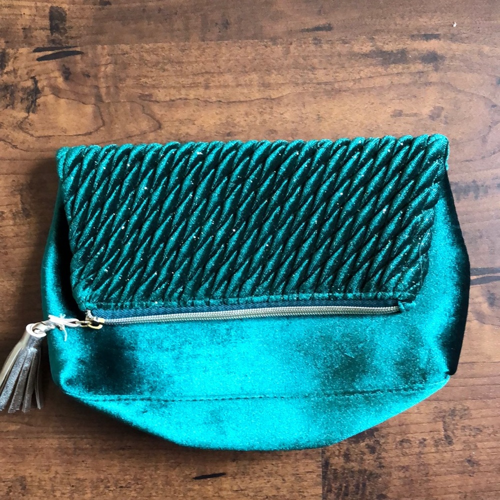 🔥10 for $100🔥 Vintage forest green sparkly velour clutch wristlet